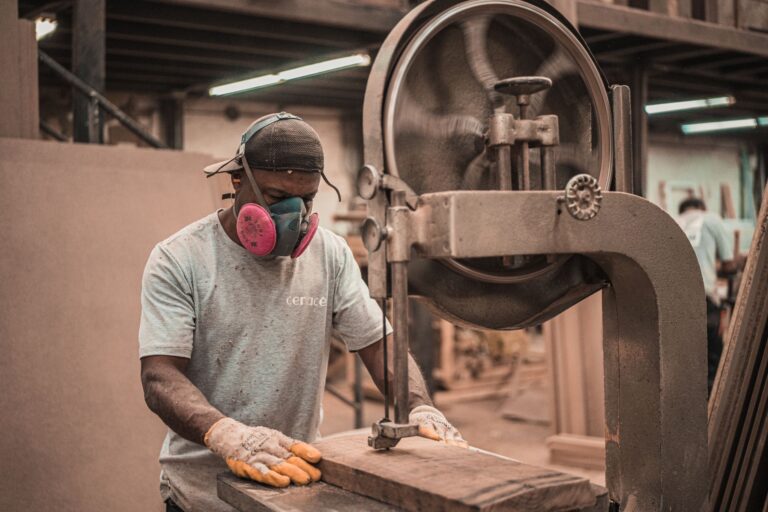 Lavoratore regolare e lavoratore in nero, quando conviene l’uno e quando l’altro?